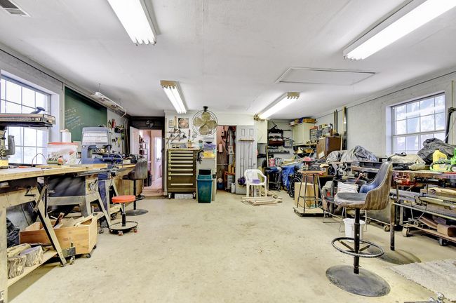 Spacious workshop has electricity and water | Image 18