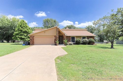 10723 N 168th East Ave, Owasso, OK, 74055-6151 | Card Image
