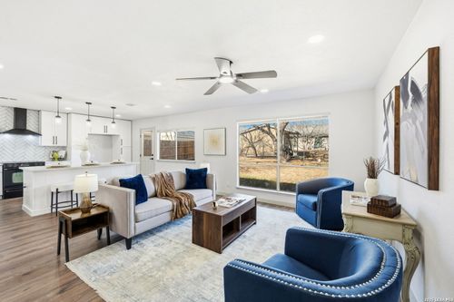 9501 Bear Creek Dr, San Antonio, TX, 78245-1203 | Card Image