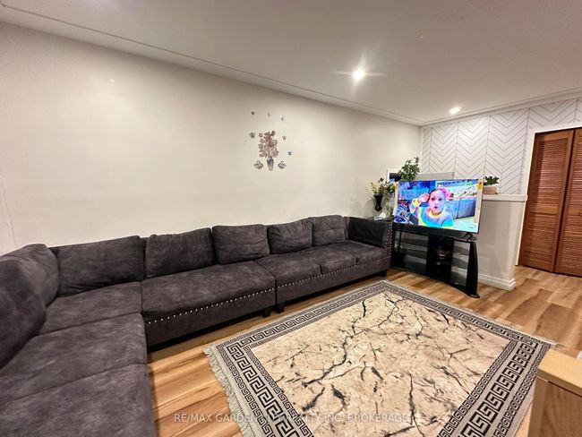 15 Champlain Ave, Home with 3 bedrooms, 1 bathrooms and 2 parking in Hamilton ON | Image 9