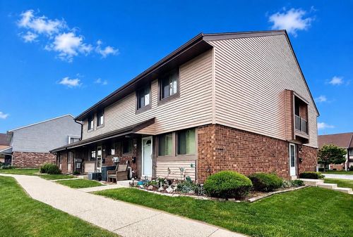 6324 S 20th Street, Milwaukee, WI, 53221 | Card Image