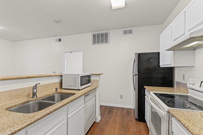 APT-1608 - 2524 Preston Rd, Condo with 2 bedrooms, 2 bathrooms and null parking in Plano TX | Image 14