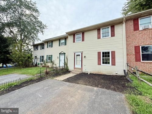 157 Stone House Ln, COLUMBIA, PA, 17512-9409 | Card Image