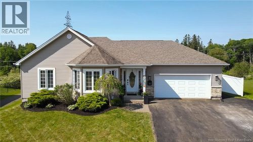 162 Lady Russell St, House with 3 bedrooms, 3 bathrooms and null parking in Moncton NB | Card Image