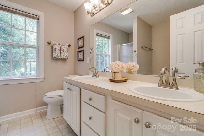 En Suite | Image 12