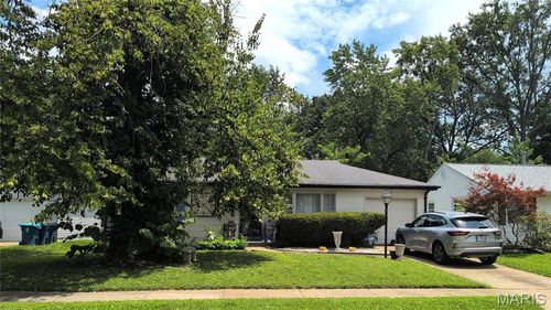 25 Godfrey Ln, Saint Louis, MO, 63135-2041 | Card Image