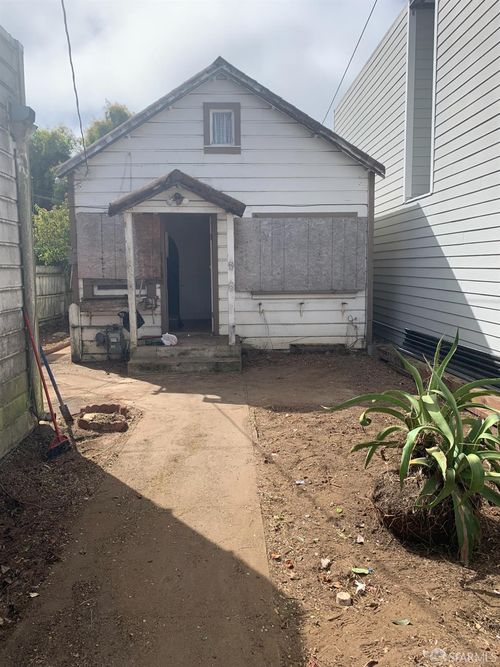 271 Granada Ave, San Francisco, CA, 94112-2243 | Card Image