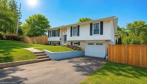 106 Oakwood Ave, Simcoe, ON, N3Y1H9 | Card Image