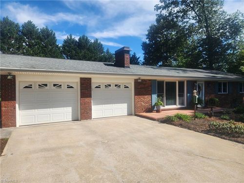 406 W Greencrest Dr, Millers Creek, NC, 28651-8939 | Card Image