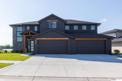 28504 Laurel Cir, Valley, NE, 68064-1667 | Card Image