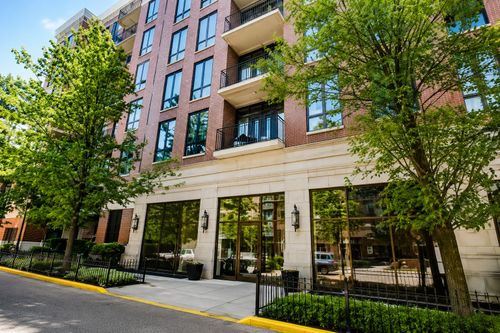 309-343 W Old Town Ct, Chicago, IL, 60610-7693 | Card Image