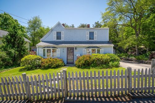 14 Curtis St, Rockport, MA, 01966-1211 | Card Image