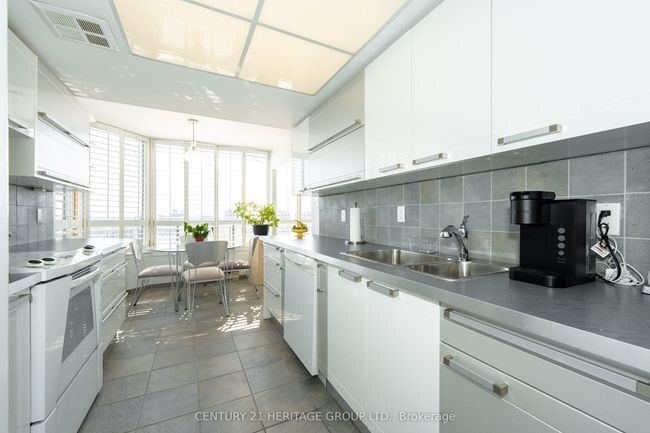 1520 - 32 Clarissa Dr, Condo with 2 bedrooms, 2 bathrooms and 2 parking in Richmond Hill ON | Image 15
