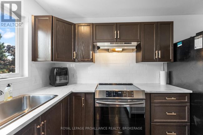 343 Sunrise Cres, House other with 4 bedrooms, 3 bathrooms and 4 parking in Kingston ON | Image 13