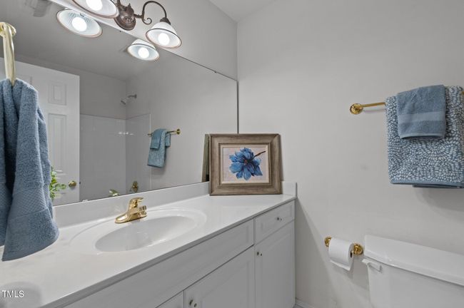 Upstairs Bath | Image 22