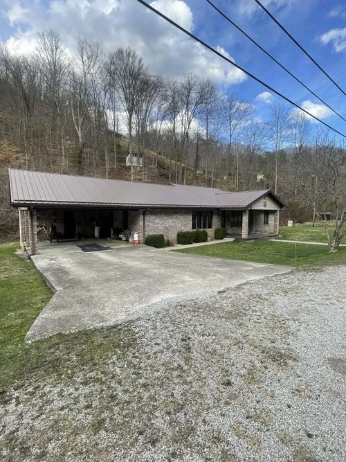 867 Highway 1148, Isom, KY, 41824-9042 | Card Image