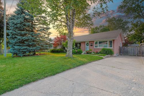6405 Atlee St, Niagara Falls, ON, L2G2W7 | Card Image