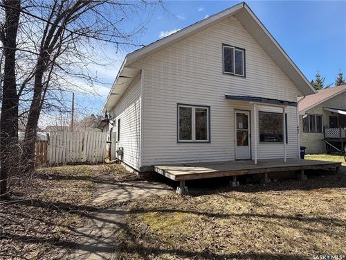 407 2nd St E, Meadow Lake, SK, S9X1E8 | Card Image