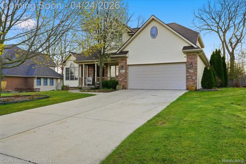9211 Meadow Ridge Ln, Grand Blanc, MI, 48439-7385 | Card Image