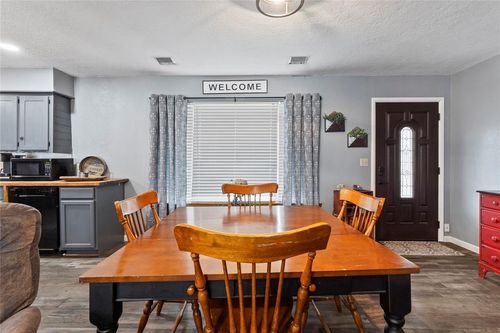 301 N 5th St, Thomas, OK, 73669-8043 | Card Image