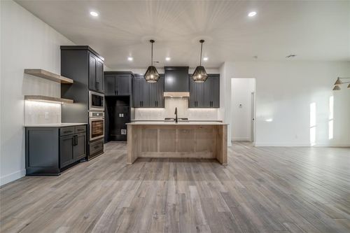 10401 Two Lakes Dr, Yukon, OK, 73099-3721 | Card Image