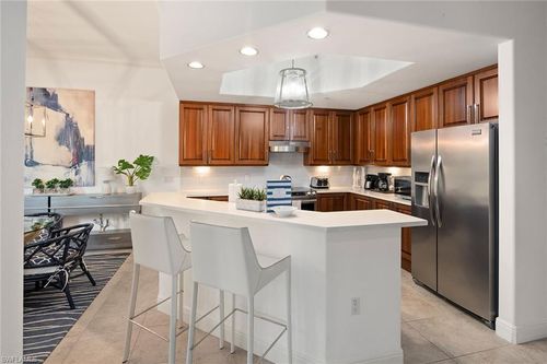 i205-985 Sandpiper St, NAPLES, FL, 34102-0610 | Card Image