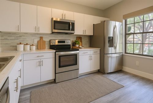 340 121st Ter, Pembroke Pines, FL, 33025-5909 | Card Image