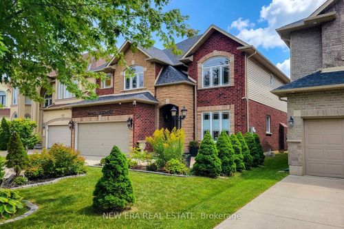 214 Cloverleaf Drive, House with 4 bedrooms, 4 bathrooms and 4 parking in Hamilton ON | Card Image