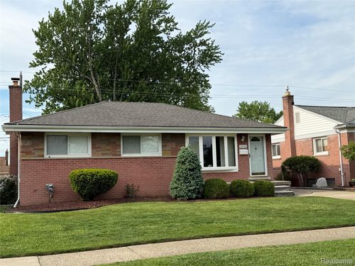 32466 Avondale St, Westland, MI, 48186-4906 | Card Image