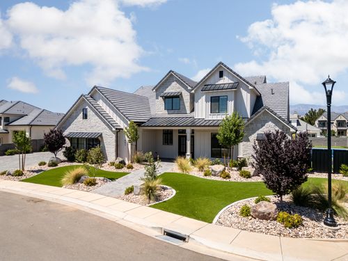 831 E Queensridge Dr, Washington, UT, 84780-3708 | Card Image