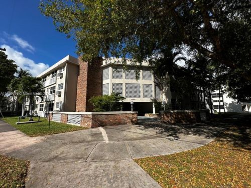 apt-40-6580 Santona St, Coral Gables, FL, 33146-3170 | Card Image