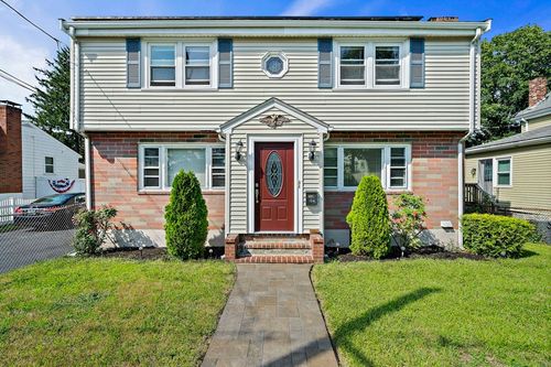 124 S Walnut St, Quincy, MA, 02169-6827 | Card Image