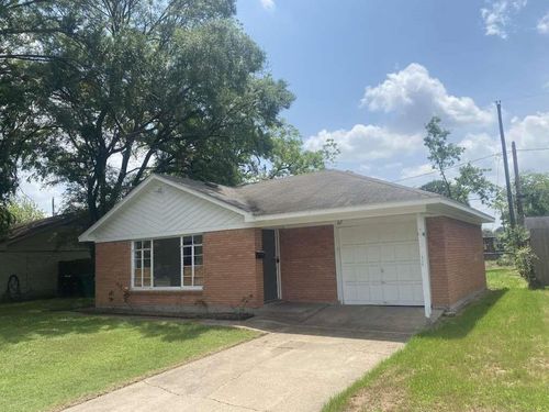 121 E Riverwood Dr, Houston, TX, 77076-2109 | Card Image