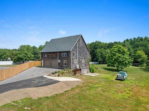 14 Morses Ln, Acushnet, MA, 02743-1802 | Card Image