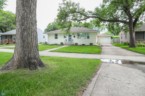 414 21st Avenue N, Fargo, ND, 58102 | Card Image