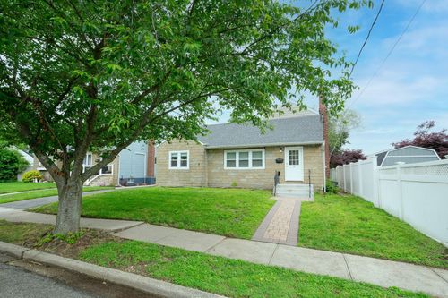36 Irving St, Bethpage, NY, 11714-5232 | Card Image