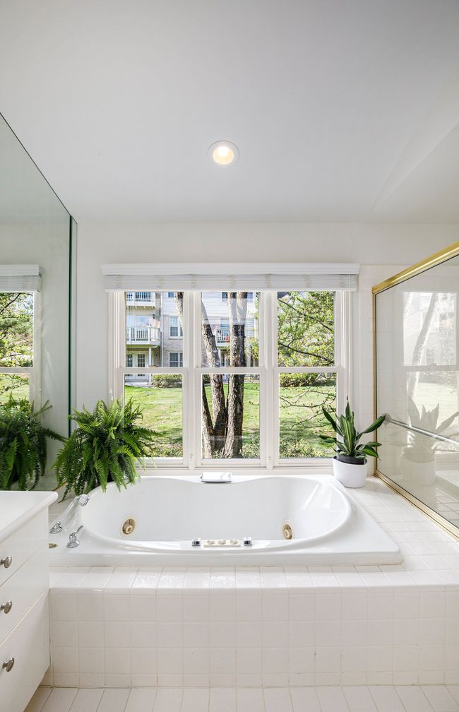Garden Tub/Primary | Image 13