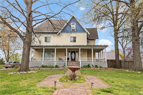 731 12th St, Trenton, MO, 64683-1707 | Card Image