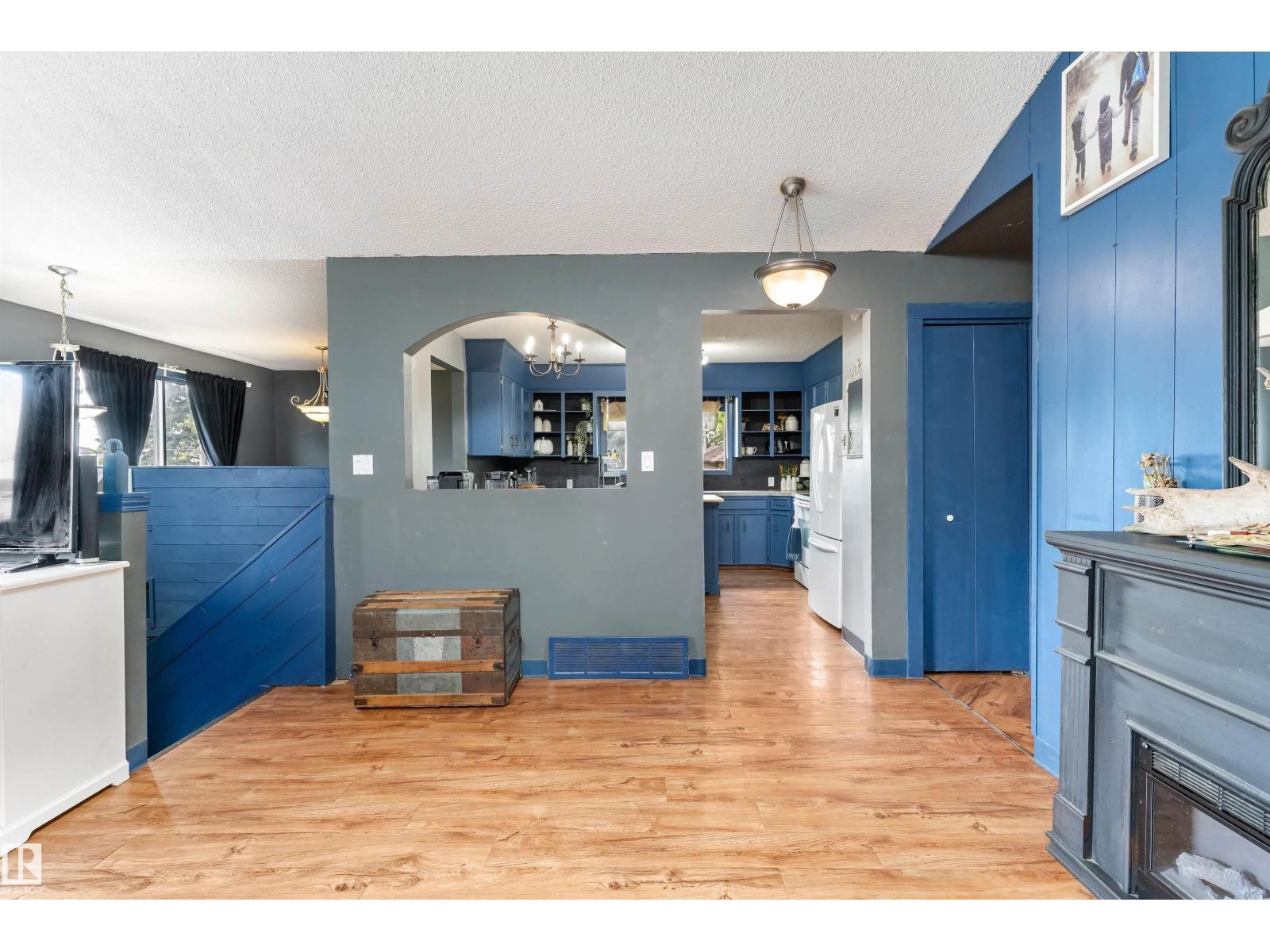 Residential in Hay Lakes 4