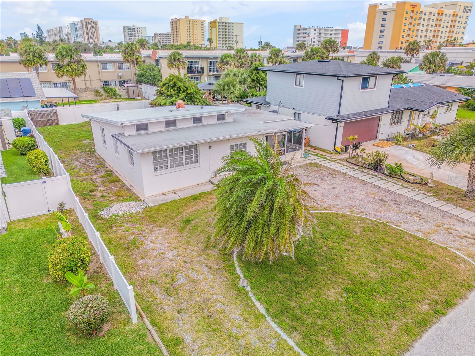 Esmeralda Ave, Daytona Beach, FL 32118
