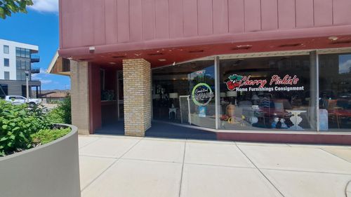 337 N Main St, West Bend, WI, 53095-3319 | Card Image