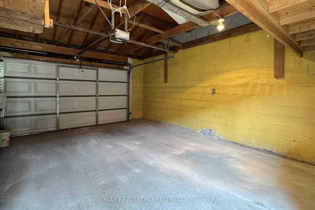 140 Lisgar St, House attached with 3 bedrooms, 2 bathrooms and null parking in Toronto ON | Image 23