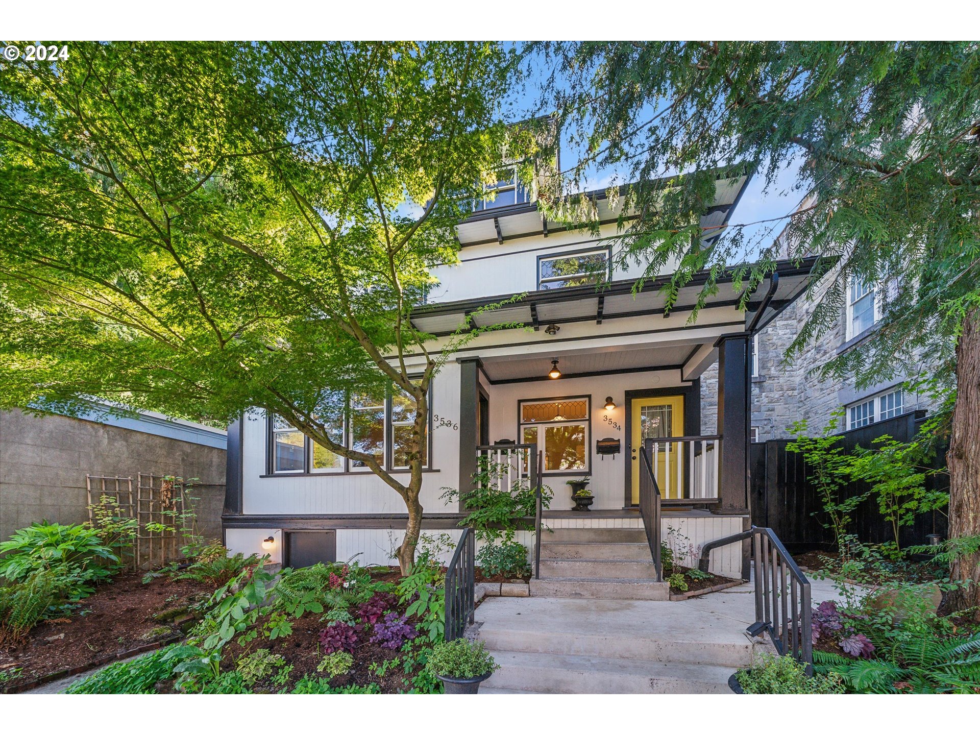 Yamhill St, Portland, OR 97214