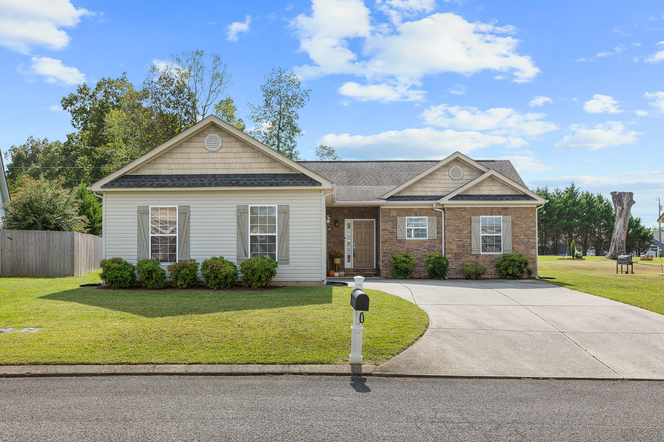 Bluegill Cir, Ooltewah, TN 37363