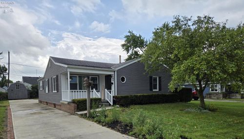 605 Westhaven Dr, Fostoria, OH, 44830-1556 | Card Image