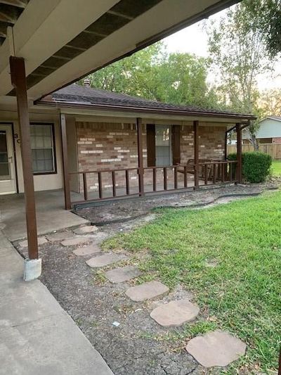 300 La Laja Drive, House other with 3 bedrooms, 2 bathrooms and null parking in Angleton TX | Image 2