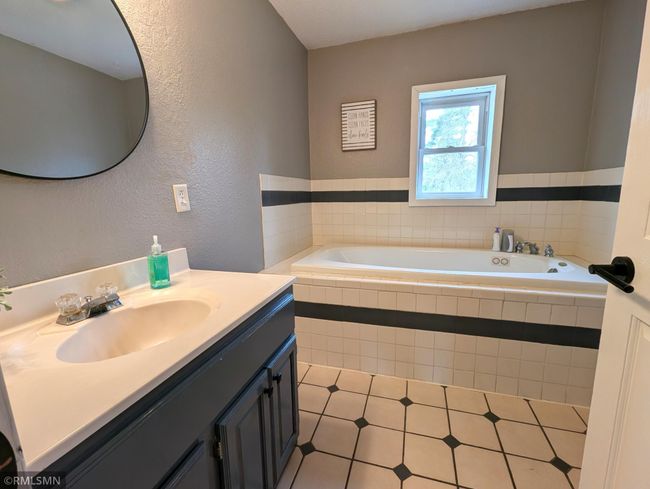 Jetted tub | Image 31