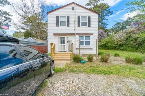 241 Middle Ln, Virginia Beach, VA, 23454-4700 | Card Image