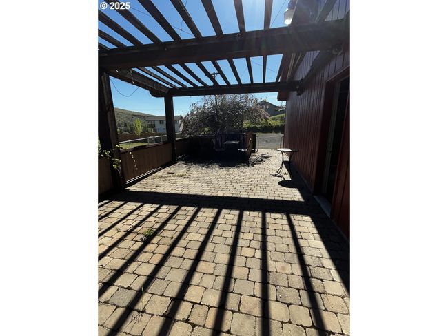 99 3 Rd St, House other with 1 bedrooms, 2 bathrooms and null parking in Maupin OR | Image 16