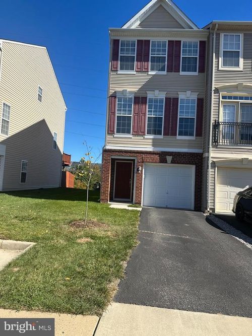 15715 John Diskin Cir, WOODBRIDGE, VA, 22191-6555 | Card Image